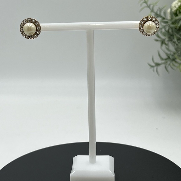 Marc Jacobs Small Strass Pearl in Cream & Antique Gold Studs - Picture 2 of 16
